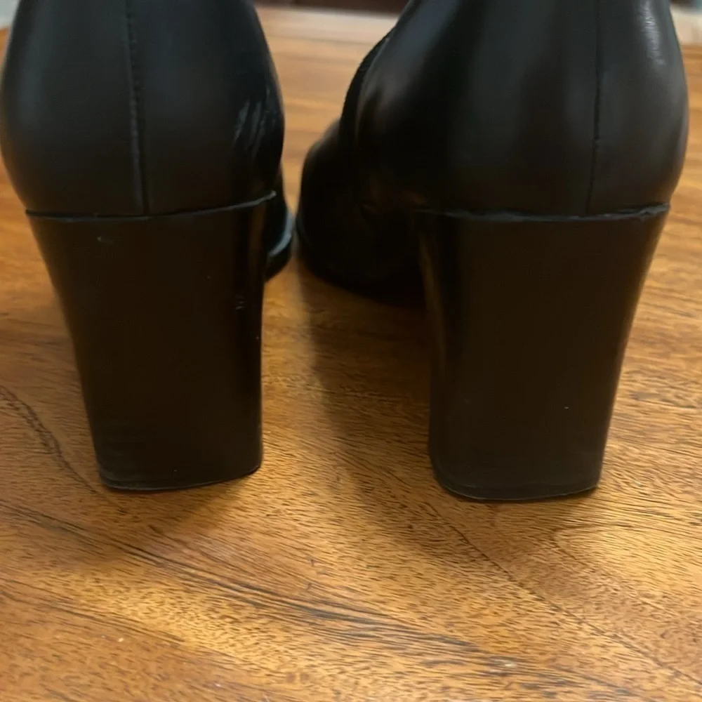 CARESSA Women’s Black Low Bootie size 8 & 1/2 M. 3 inch heel